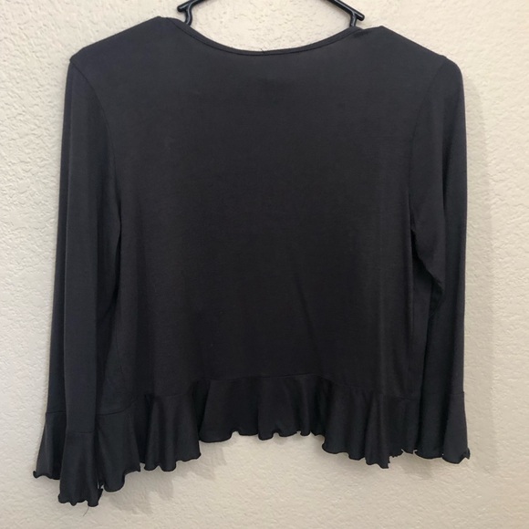 MOLLI & MIA Gray Ruffled Open Front Shrug Thin Cardigan 3/4 Sleeve NWOT - Picture 4 of 7